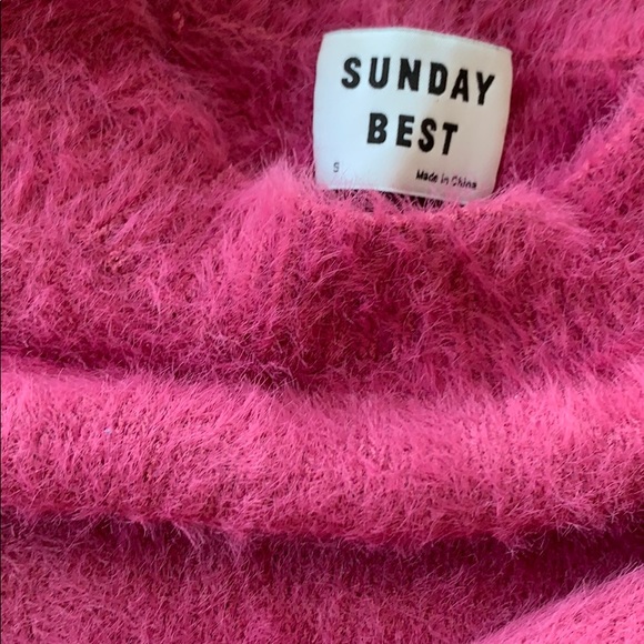 Fluffy sweater with bell-shapes sleeves - Picture 4 of 4